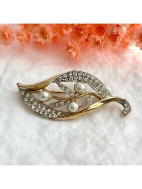 Kramer Designer Leaf Shaped Rhinestone Foliage 80's Vintage Jewelry Brooch
